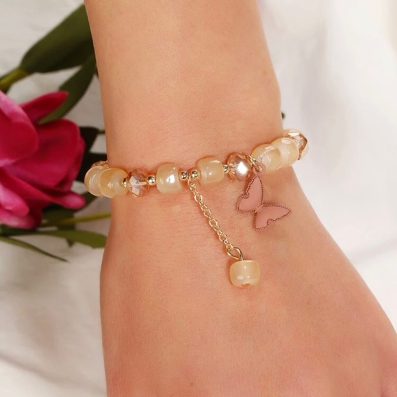 Beautiful Butterfly Charm Beaded Bracelet *NEW* - Picture 2 of 4